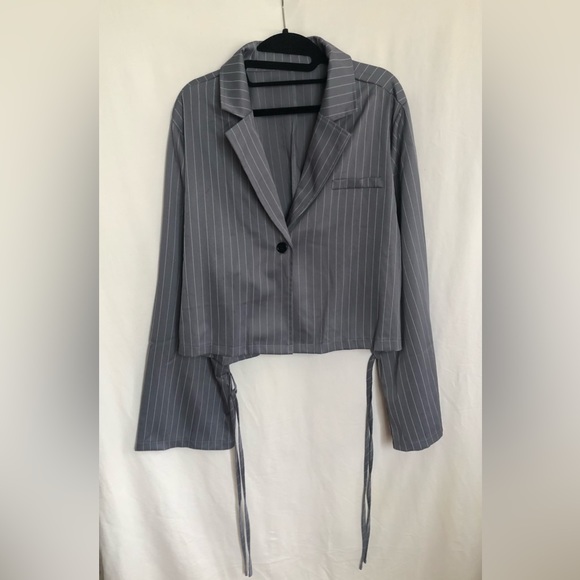 Gray cropped pin striped blazer - Picture 1 of 4